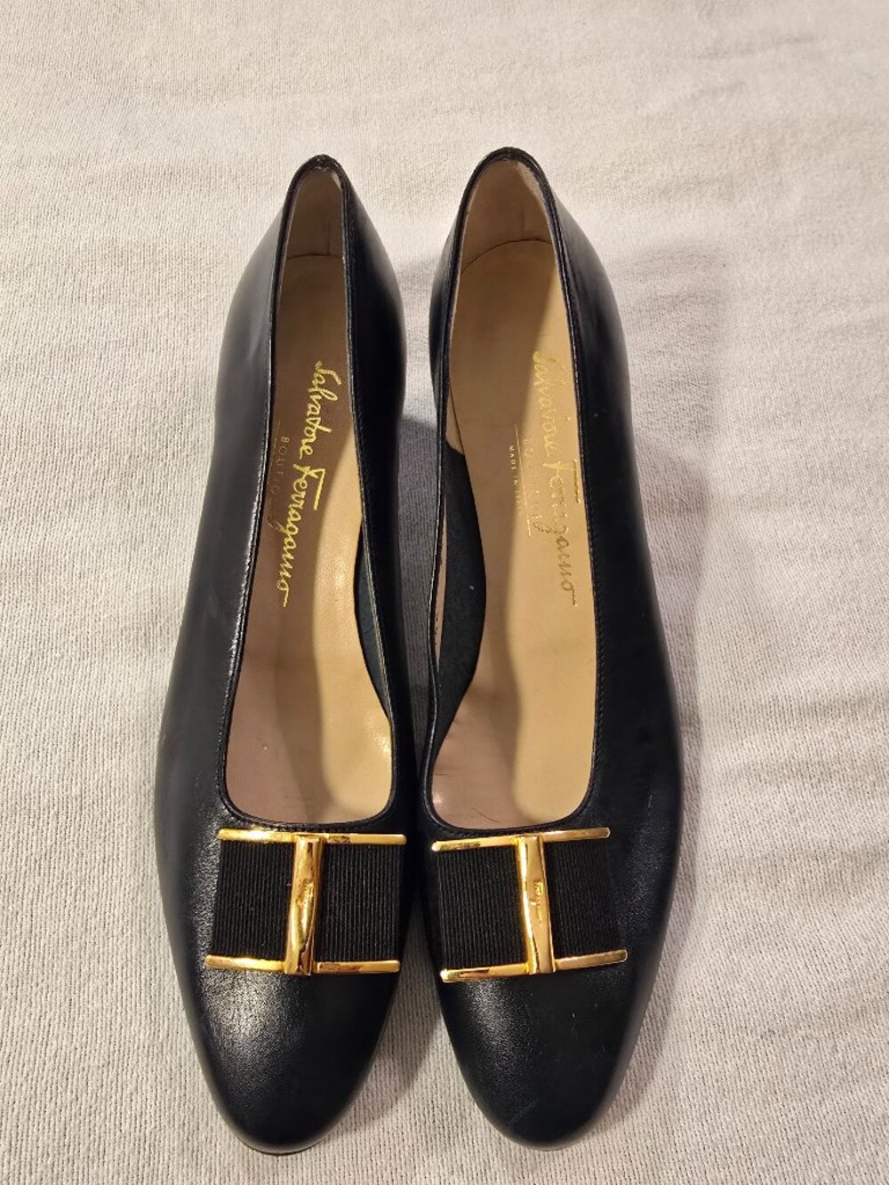 Salvatore Ferragamo Boutique Black Leather Bow Pumps Heels Vintage Size 9 NARROW